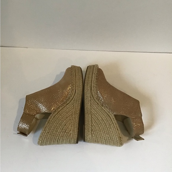 Kenneth Cole metallic peep toe platform, size 8.5 - Picture 3 of 9